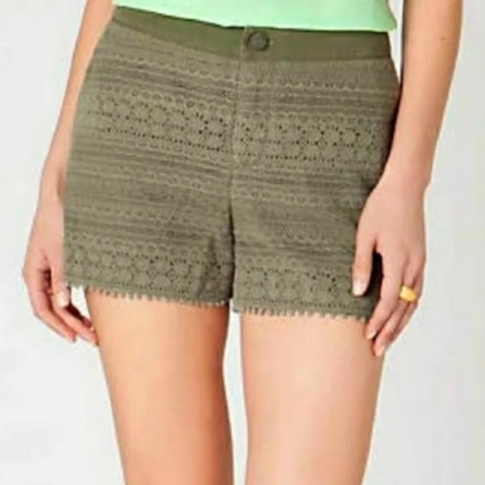 Daughters of the Liberation Anthropologie Crochet Olive Green Shorts - Sz 00